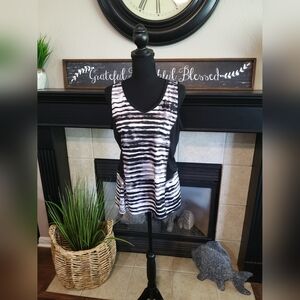 Tek Gear Black and White Fitted Sleeveless Tank Top